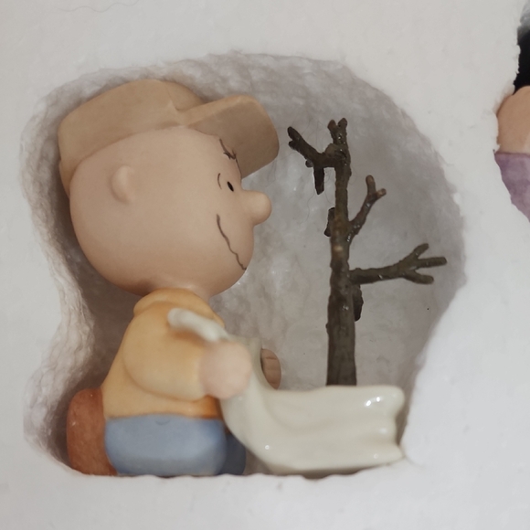 Lenox Charlie Brown Xmas Display